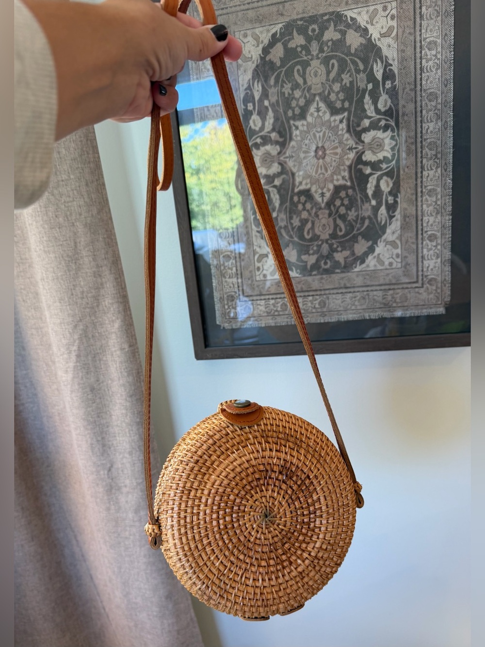 Round woven rattan purse
